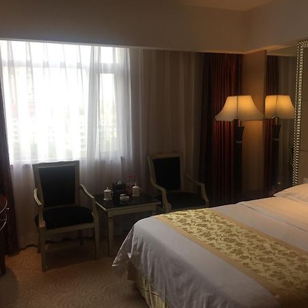 Yunheng Hotel Neijiang Bagian luar foto