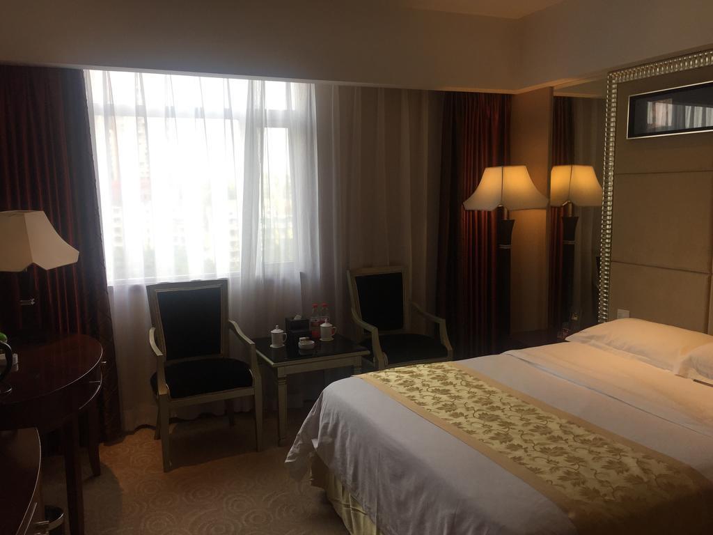 Yunheng Hotel Neijiang Bagian luar foto