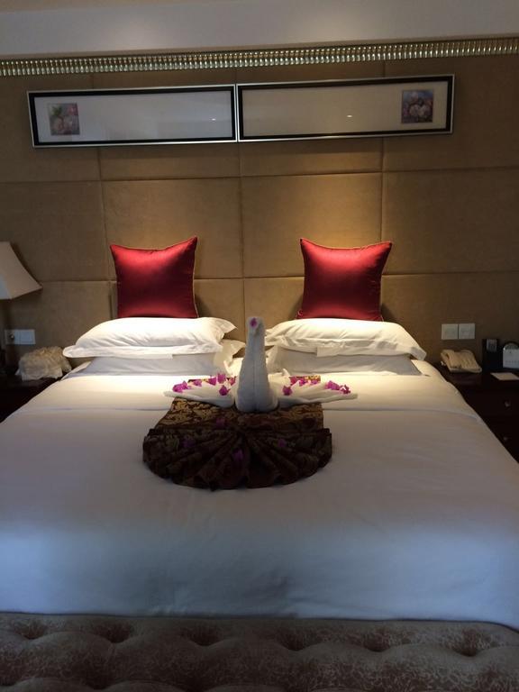 Yunheng Hotel Neijiang Bagian luar foto